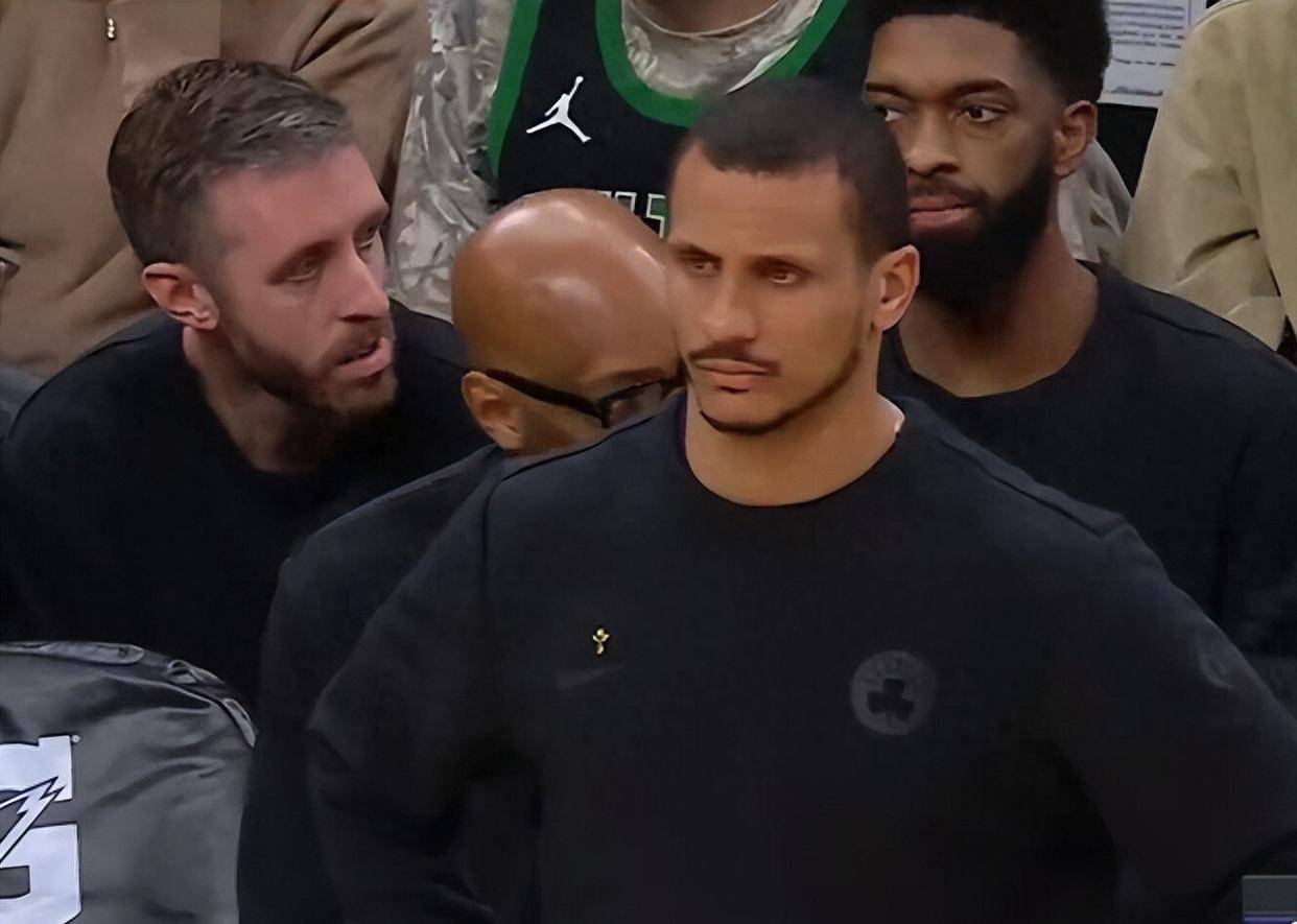 包含波士顿凯尔特人围绕全明星赛回应争议杜兰特与40激战勇士分钟，冲刺阶段费耶诺德备战社区盾看傻球迷的词条